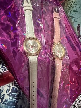 (BEST FRIEND SET)Hello Kitty Watches *One Pink & One White W/Rose Gold